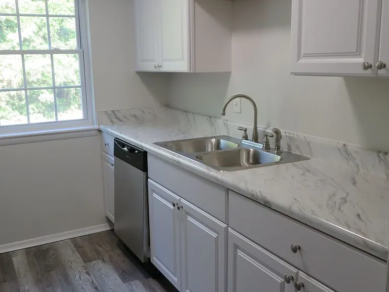 1100 Lakeview Ave — Photo 1