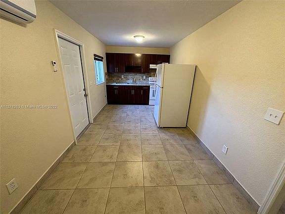3rd image of 1740 NE 148th St #S