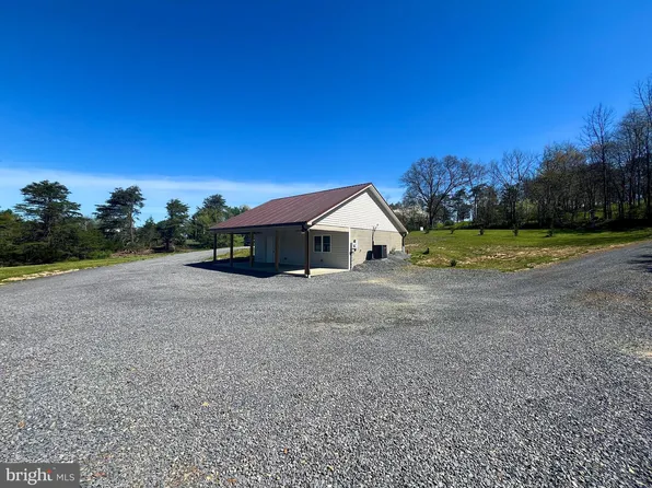 44 Virginia Line Rd, Berkeley Springs, WV 25411