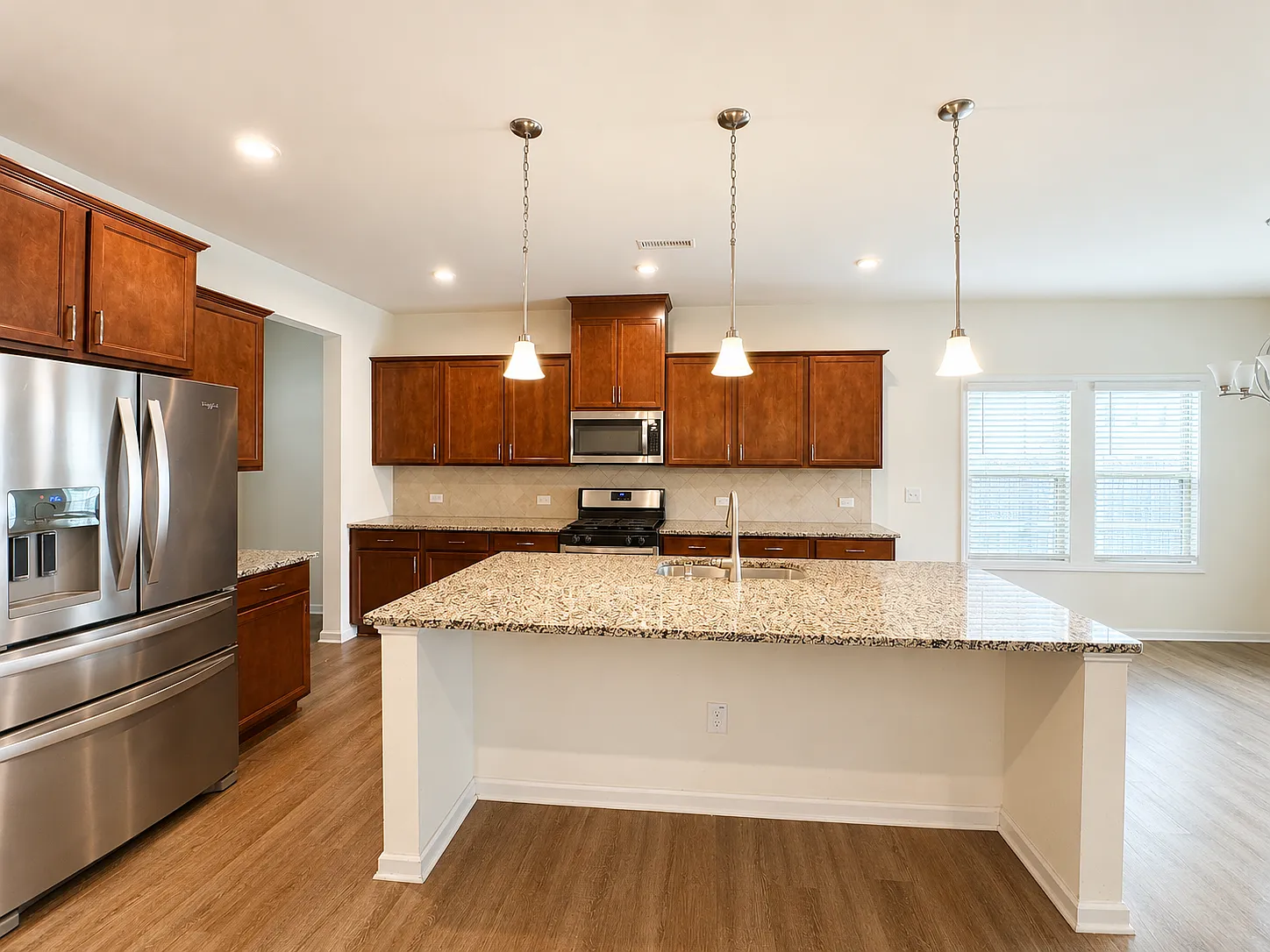 5 bed, 2592 sqft, $2,695 — Photo 2