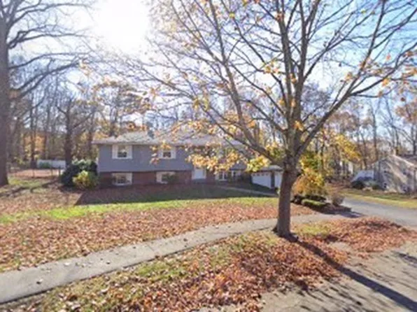 11 Mohawk St, Danvers, MA 01923