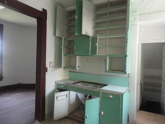 3rd image of 2632 Elmwood Ave