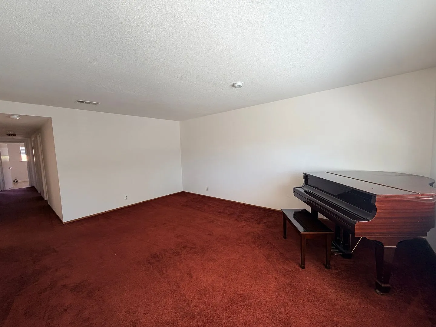 4bd/2ba - Bedroom Home with a Lap Pool! Excellent Location!! — Photo 3