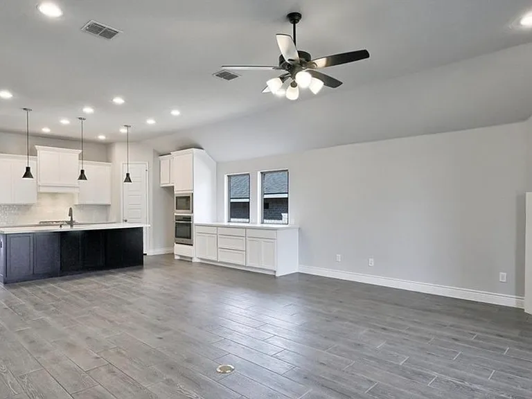 3054 McKinnie Park — Photo 2