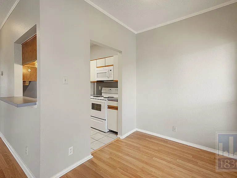2804 Rio Grande St #303 — Photo 9