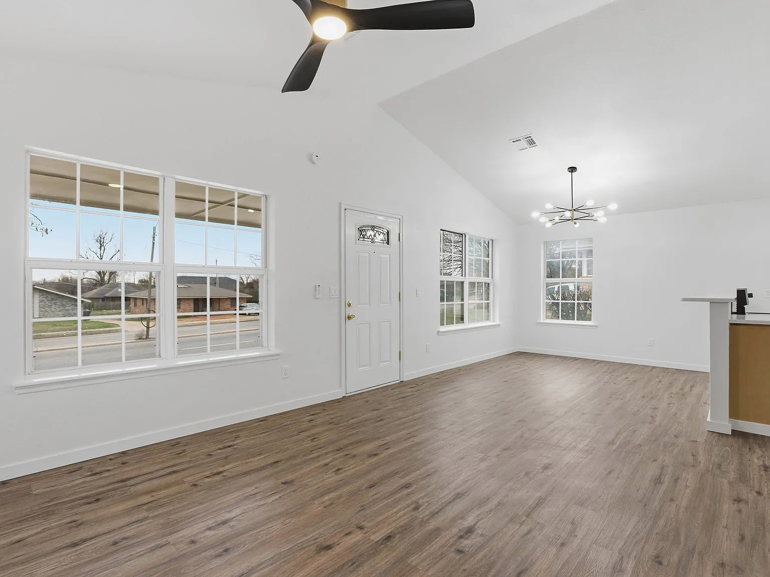 1525 Northeast 8th Street - 1 — Photo 3