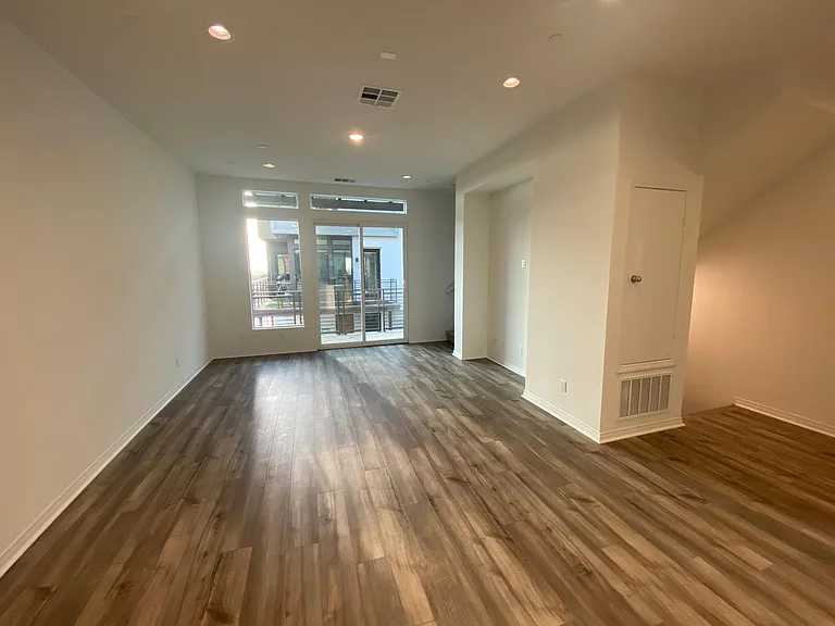 136 Sawbuck — Photo 12