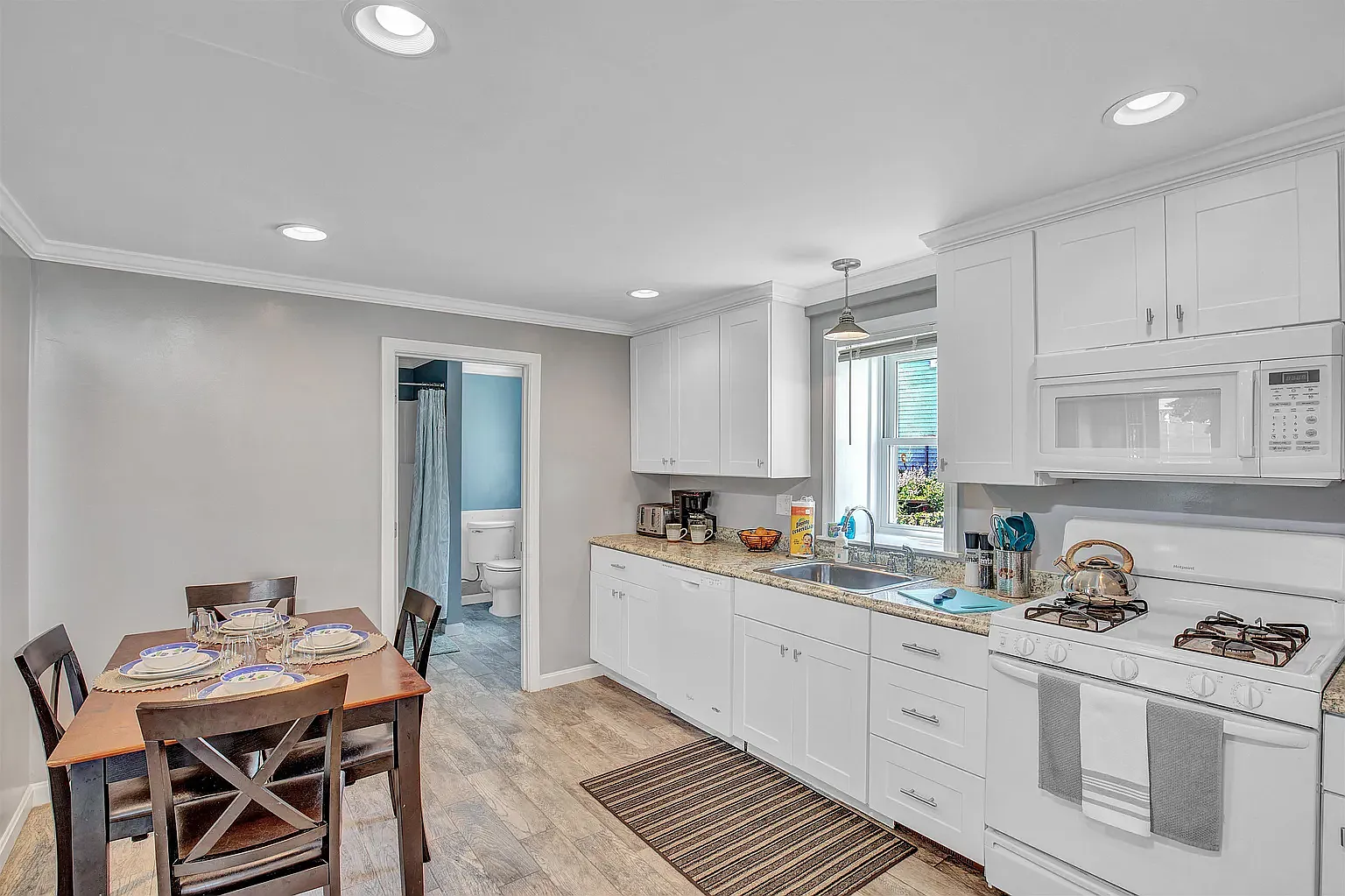 2 bed, 984 sqft, $2,250 — Photo 4