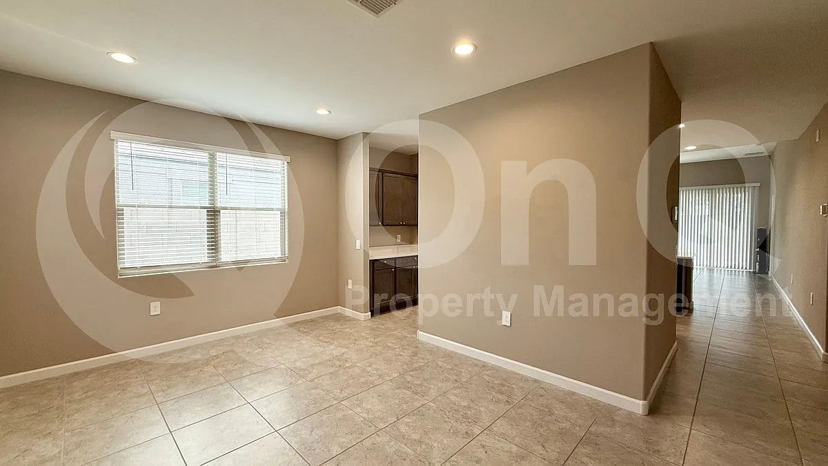 4 bed, 3.0 bath, 2356 sqft, $2,500 — Photo 4