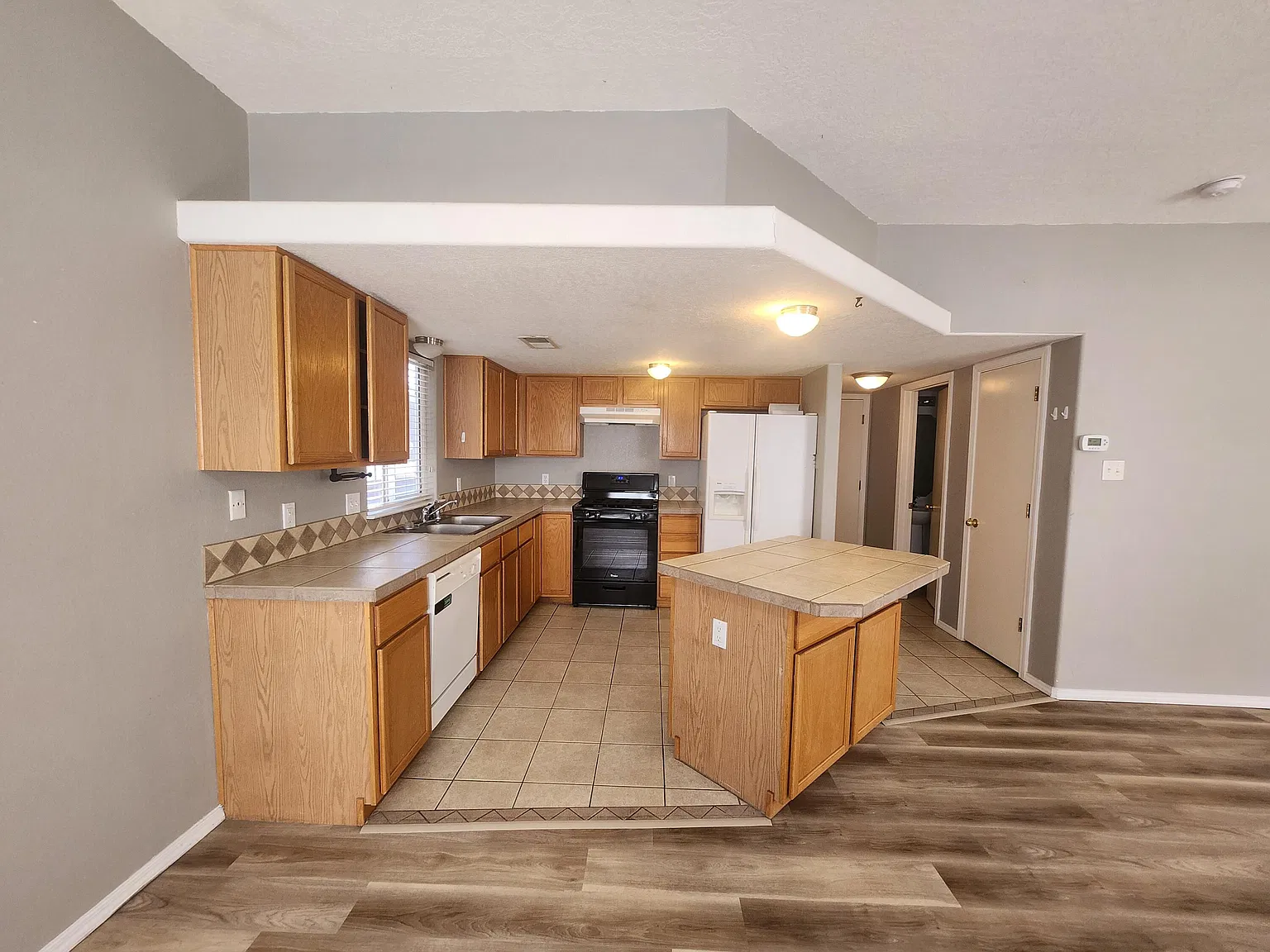 3 bed, 2.5 bath, 1512 sqft, $2,300 — Photo 4