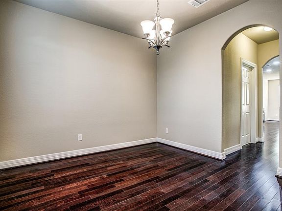 4th image of 2124 Lisboa Ln