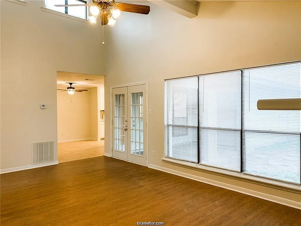 3 bed, 1265 sqft, $1,950 — Photo 4