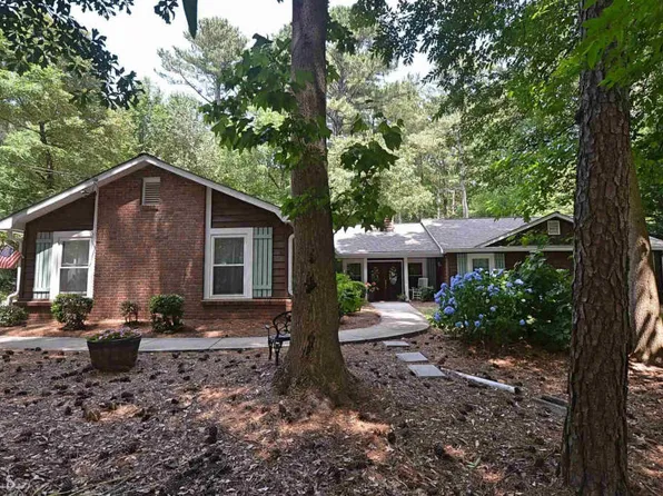 3805 Hunting Ridge Dr, Lilburn, GA 30047