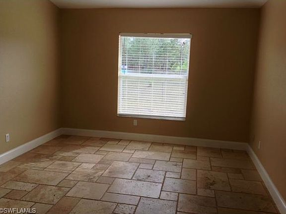 5th image of 2530 29th Ave NE
