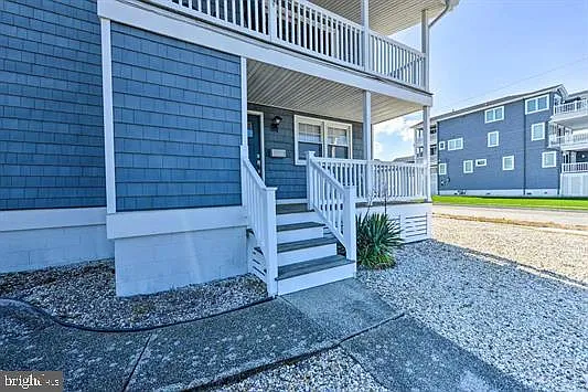 2 bed, 1.0 bath, 1708 sqft, $2,500 — Photo 2