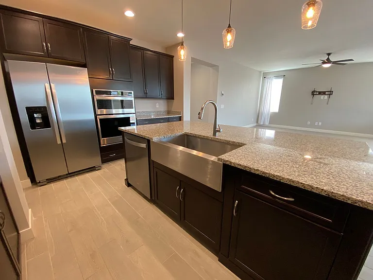 1560 W Avenida Del Valle — Photo 7