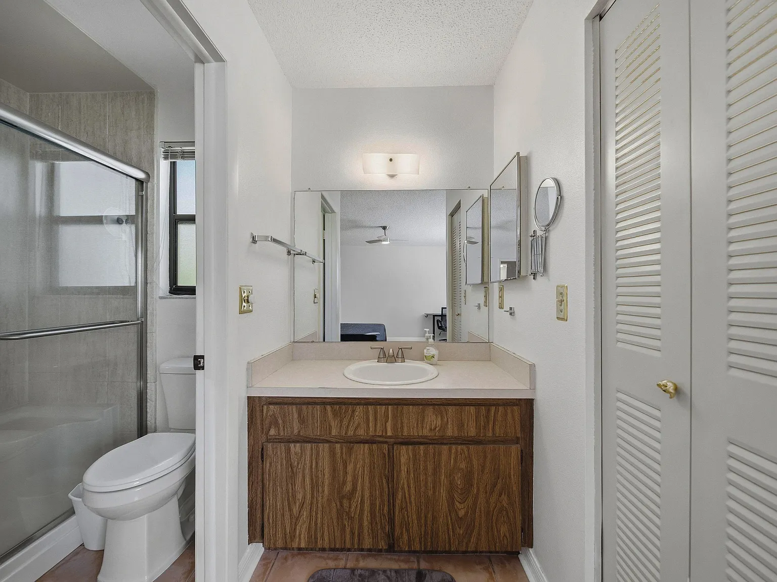 4 bed, 2.0 bath, 1401 sqft, $1,364 — Photo 2