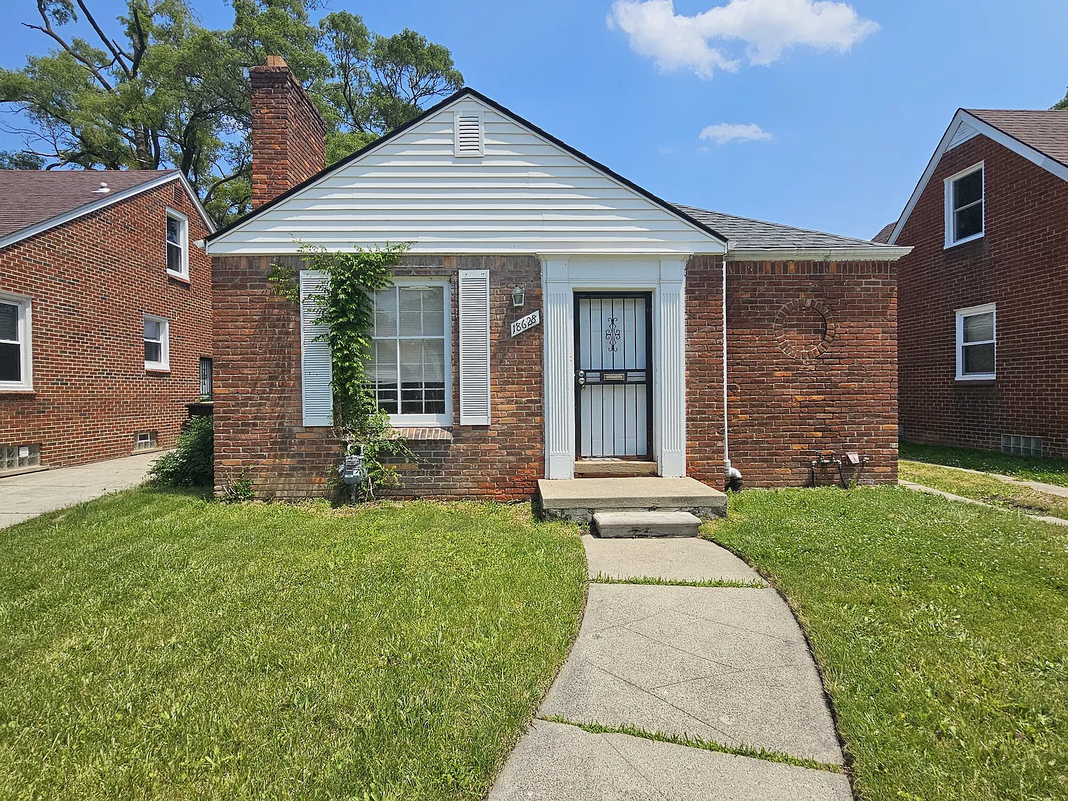 2 bed, 939 sqft, $1,350 — Photo 1
