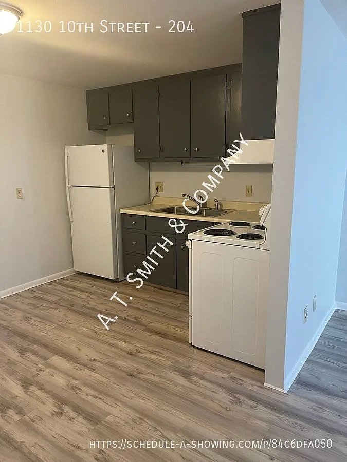 1 Bedroom in Great Golden Location! — Photo 3