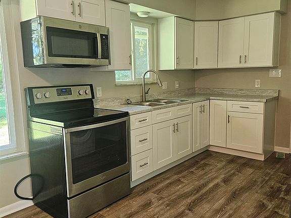 2nd image of 2931/2935 Spring Hill Dr