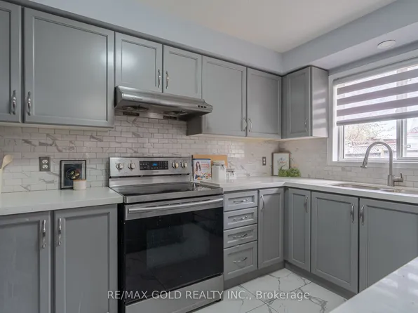 104 Sunny Meadow Blvd, Brampton, ON L6R 1X5