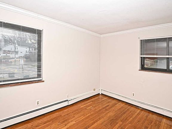 5th image of 3575 Linwood Ave APT 1