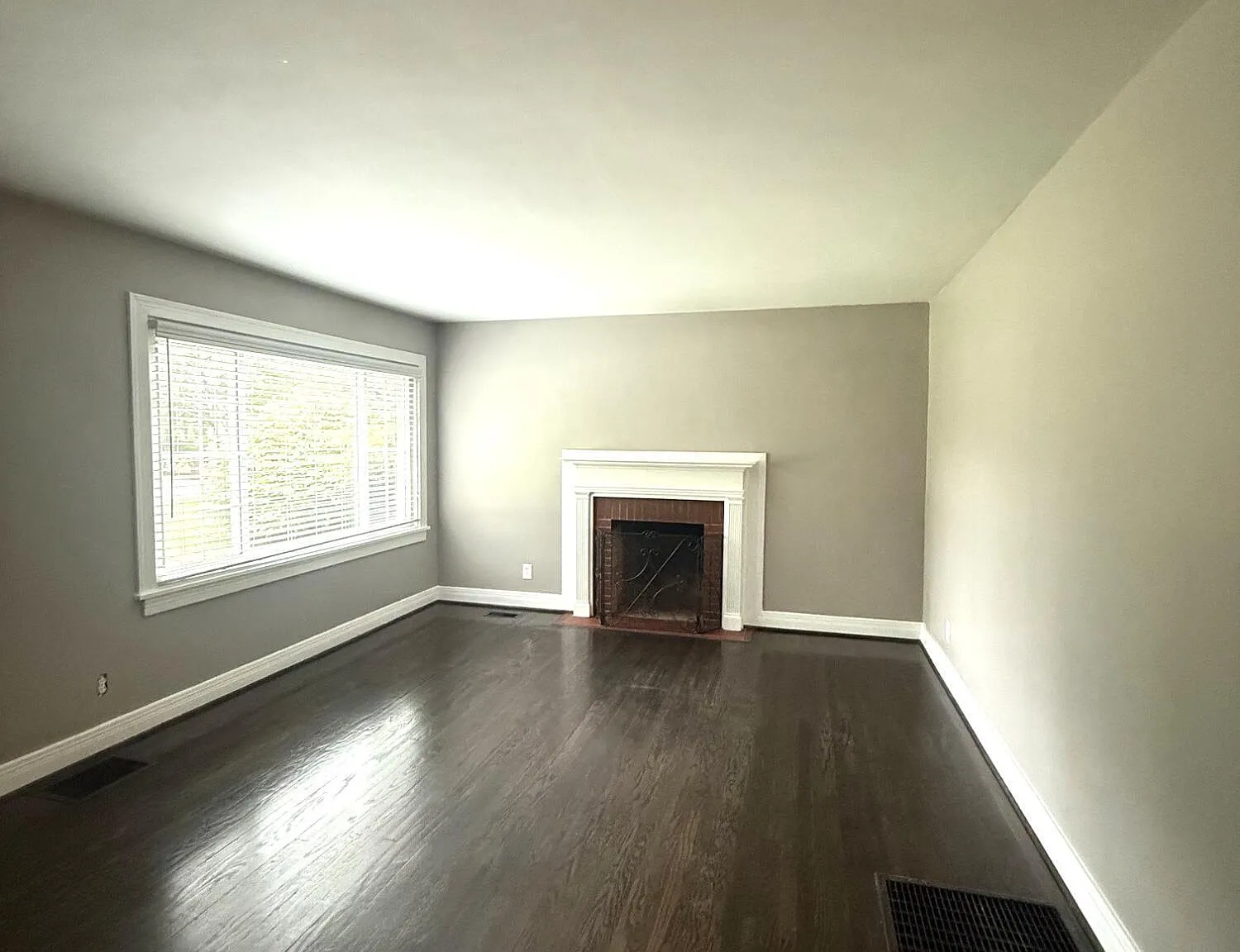 3 bed, 1.0 bath, 1650 sqft, $2,000 — Photo 4
