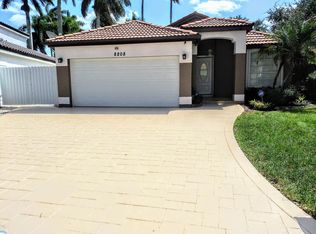 8208 NW 198th St, Hialeah, FL 33015