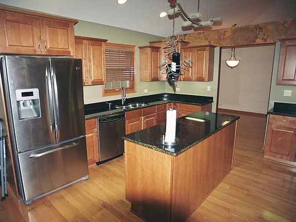 5th image of 929 Newberry Ave