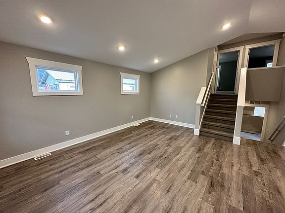 5th image of 1356 Portland Ave NE