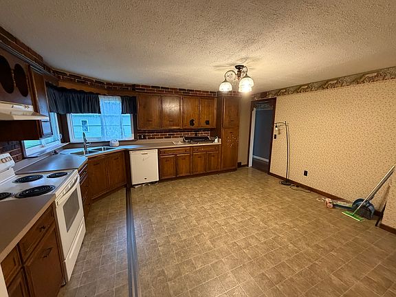 5th image of 104 Grandview Ter
