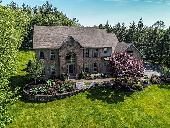 2nd image of 1 Beauclaire Ln