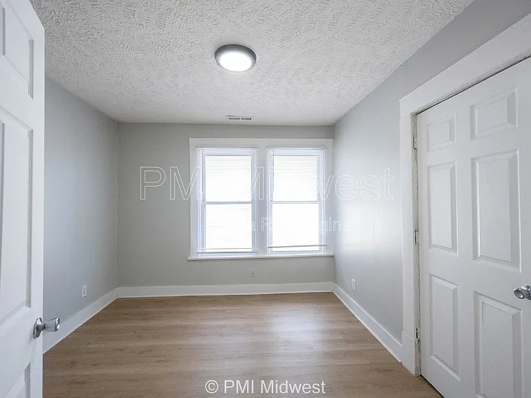 2209 E New York St #B — Photo 8