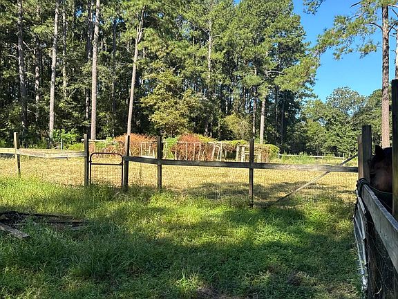 4th image of 696 Bedon Rd
