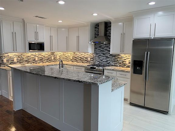 4th image of 2932 Shorewood Dr