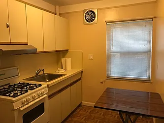 Rented by Zikos Realty Services