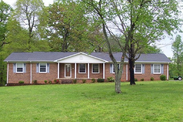1st image of 910 Honeysuckle Dr