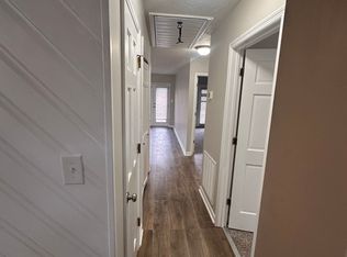 582 Countrytown Dr, Hope Mills, NC 28348