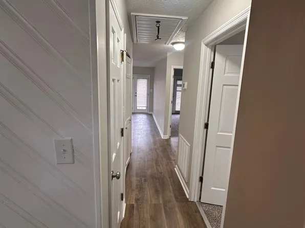 582 Countrytown Dr, Hope Mills, NC 28348