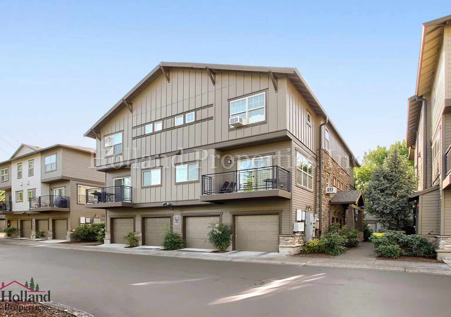 Charming Condo Living in the Heart of Beaverton! — Photo 1