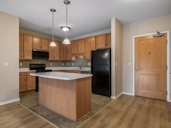 619 8th St SE Unit 211, Minneapolis, MN 55414