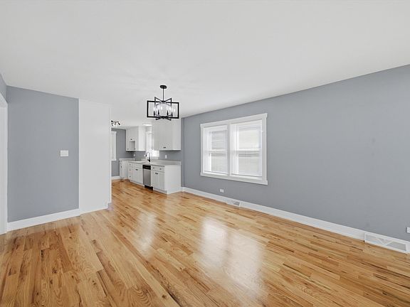 5th image of 334 W 101st Pl
