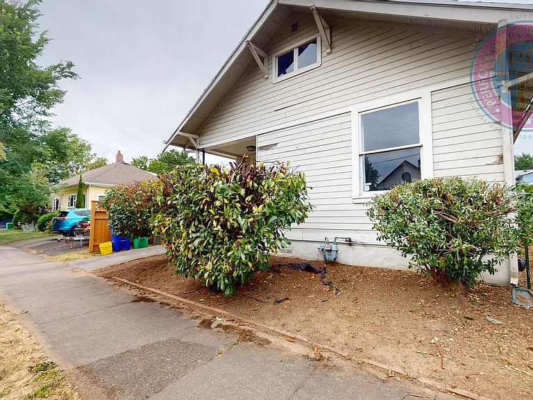3723 SE Stephens St — Photo 2