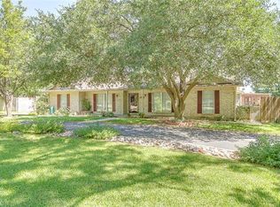 111 Hill Top Cir, Burleson, TX 76028