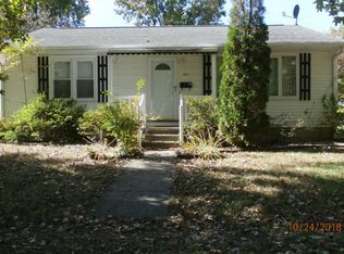 621 N 7th St, Herrin, IL 62948