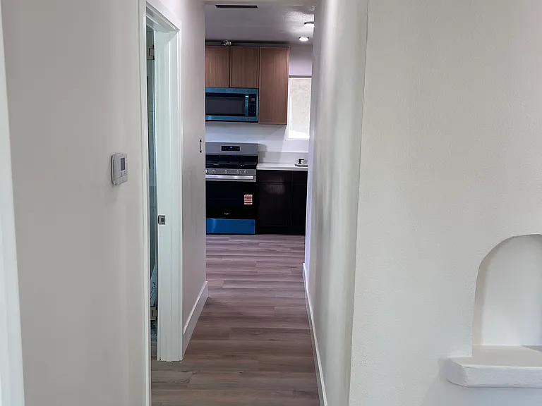 1327 Spazier Ave — Photo 4