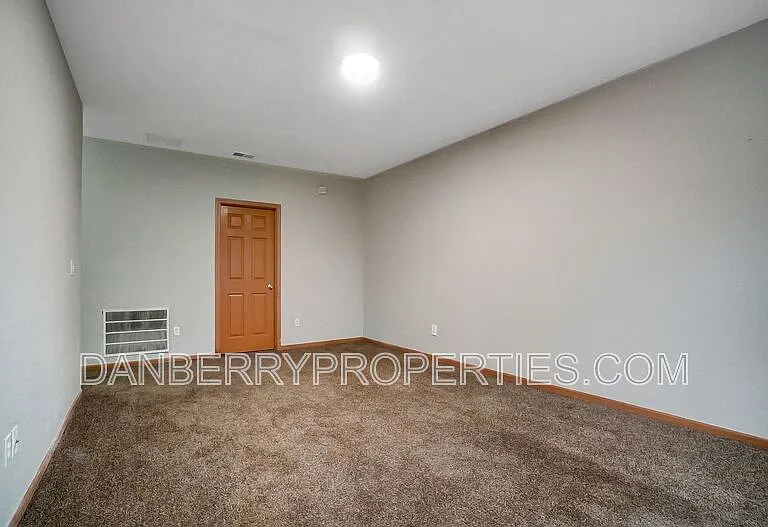 1127 N Byrne Rd #1 — Photo 5