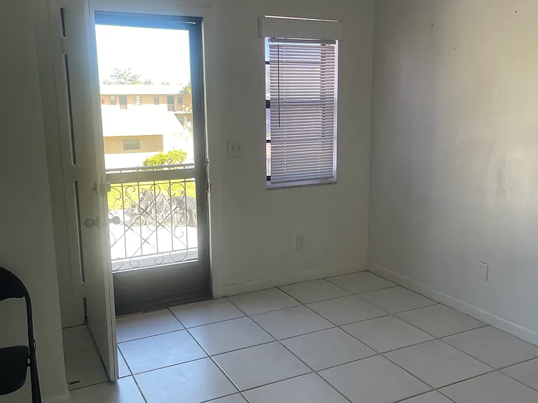 1081 SE Monterey Rd #C31 — Photo 2