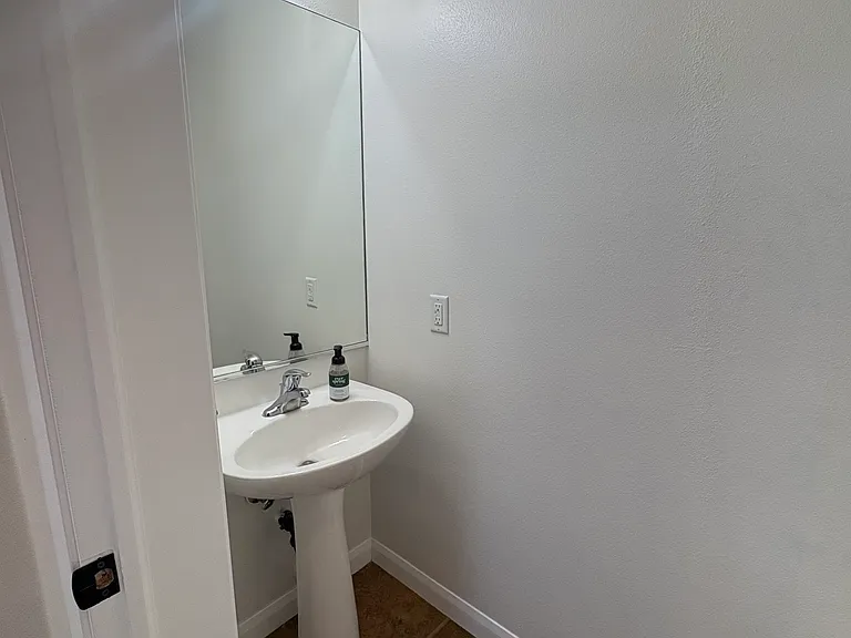 2488 Manzoni Rd — Photo 9