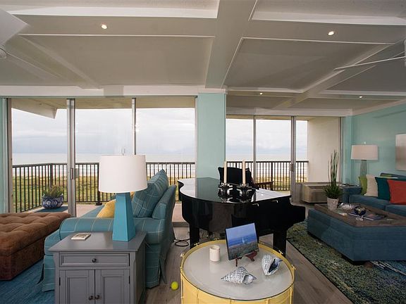 GREAT ENTERTAINING SPACE